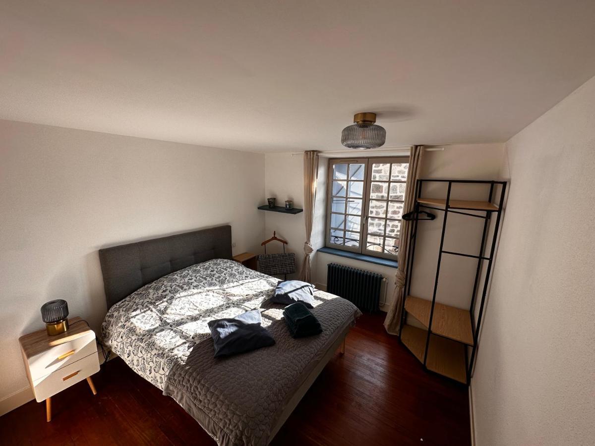 La Maison Aux Volets Bleus 2eme Etage Appartamento