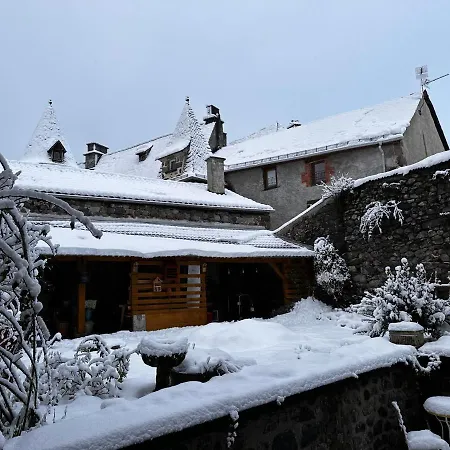 La Maison Aux Volets Bleus 2Eme Etage Vic-sur-Cere Exterior photo