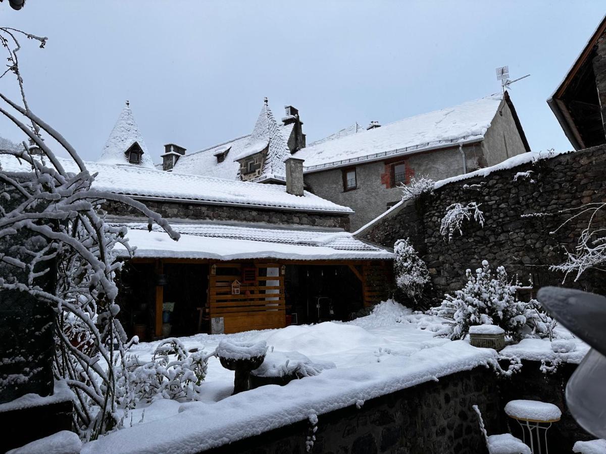 La Maison Aux Volets Bleus 2eme Etage * Vic-sur-Cère